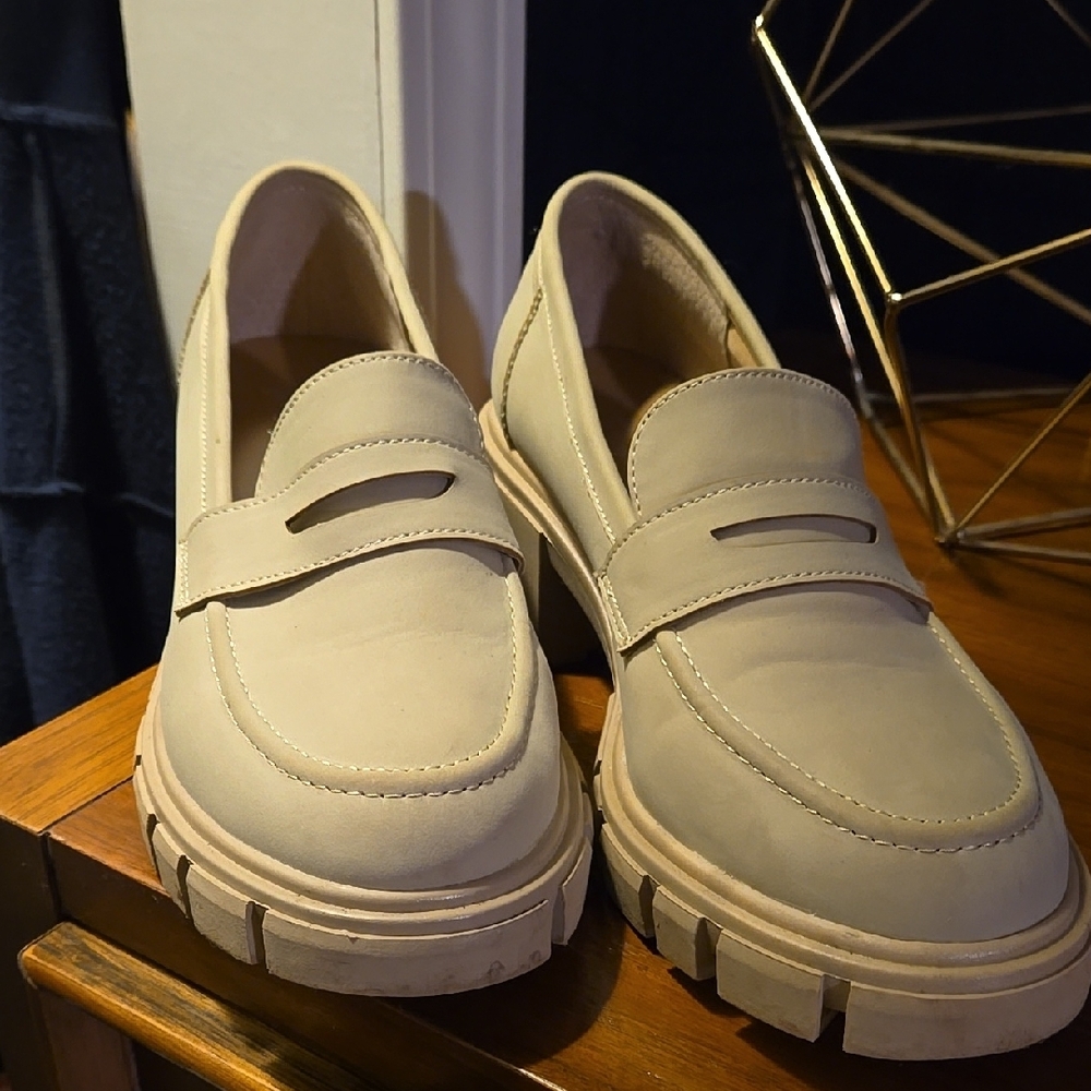 Stylish Cream Loafers